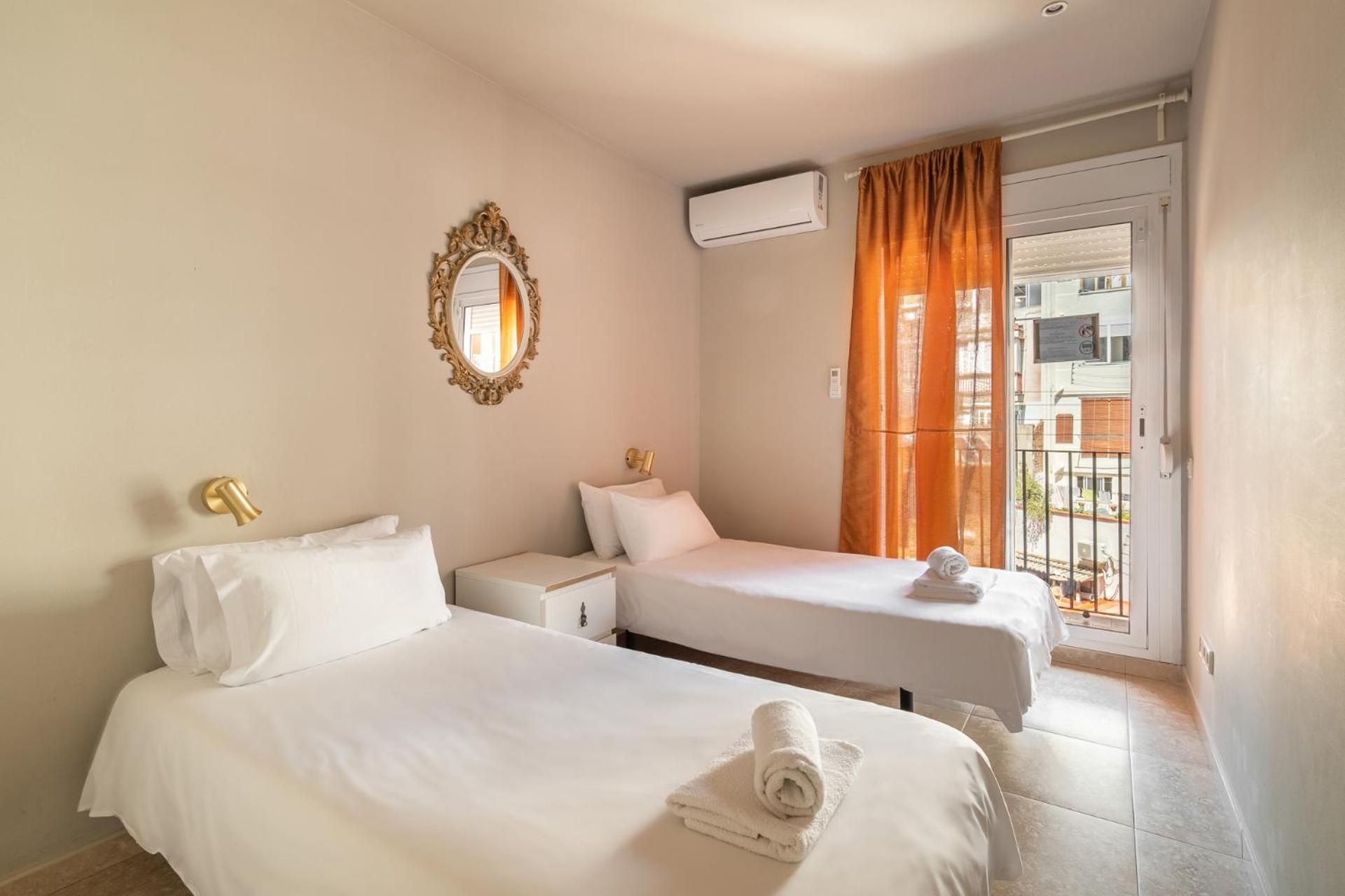 Stay U-Nique Apartments Torre Damians Barcelone Extérieur photo