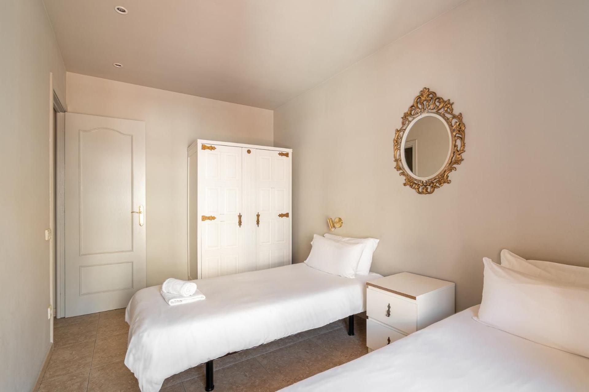 Stay U-Nique Apartments Torre Damians Barcelone Extérieur photo