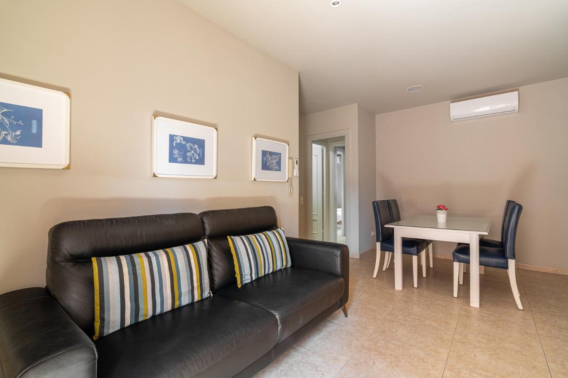 Stay U-Nique Apartments Torre Damians Barcelone Extérieur photo
